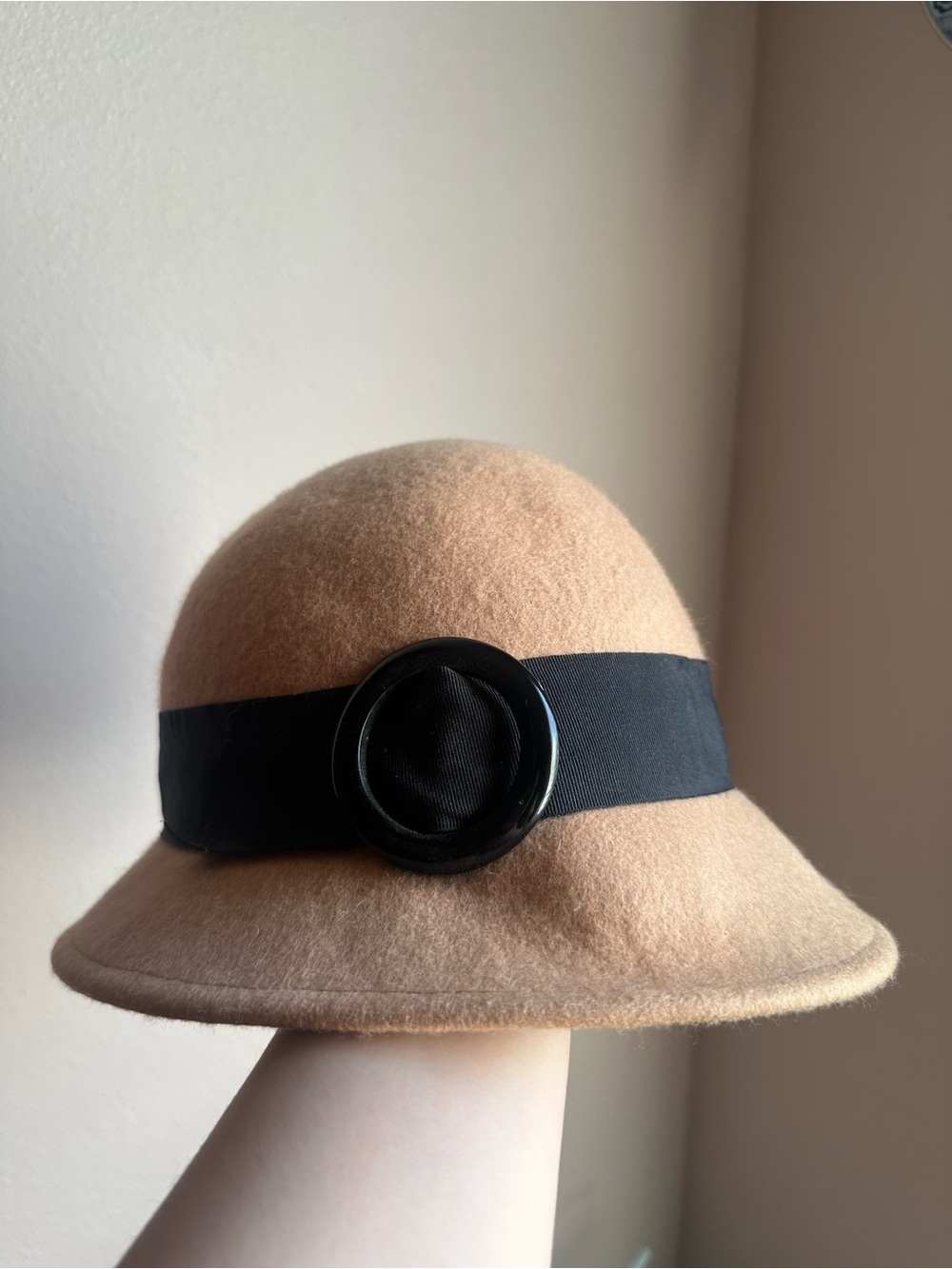 Womens Felt Cloche Hat with Black Band - Tan